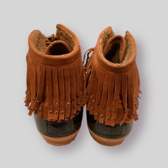 Waterproof Fringe Boots - Picture 3 of 6